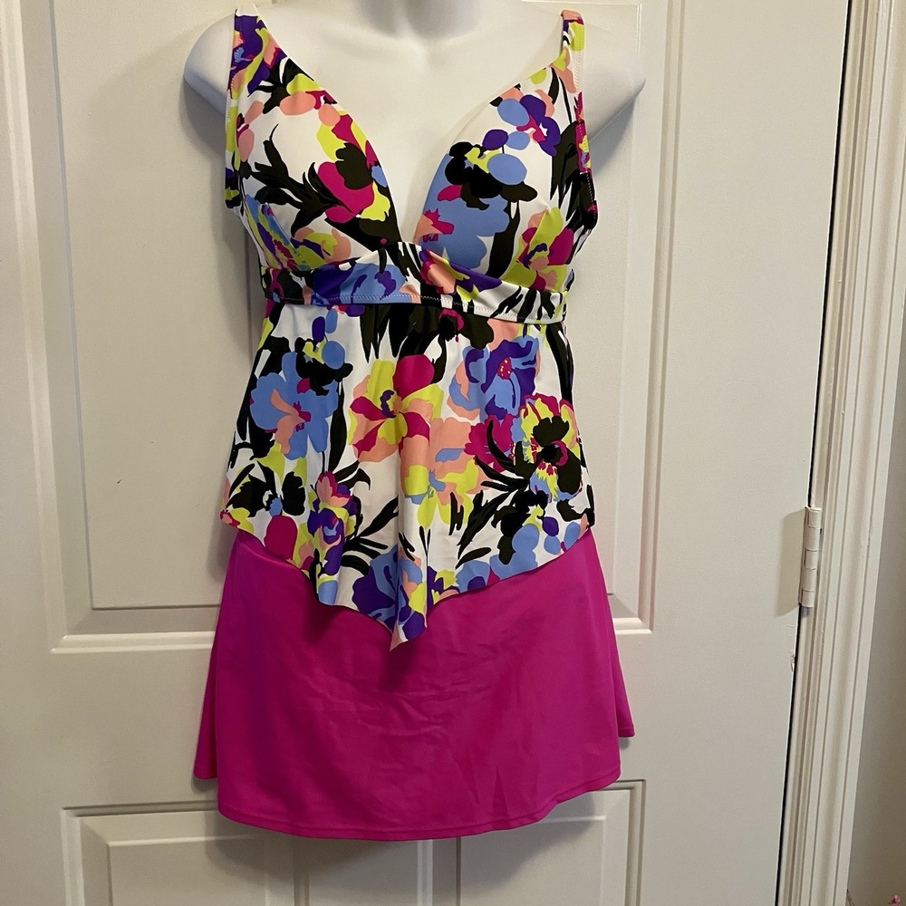 Bar III Swimsuit Tankini Top Sz Medium Molded Cup Halter W/Pink Swim Skirt